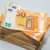 59415-01-nabidka-pujcky-bez-poplatku-za-smlouvu-beaucoup-euros-pile-billets-50-euros-fond-blanc-concept-inflation-economie-e_333900-28151.jpg